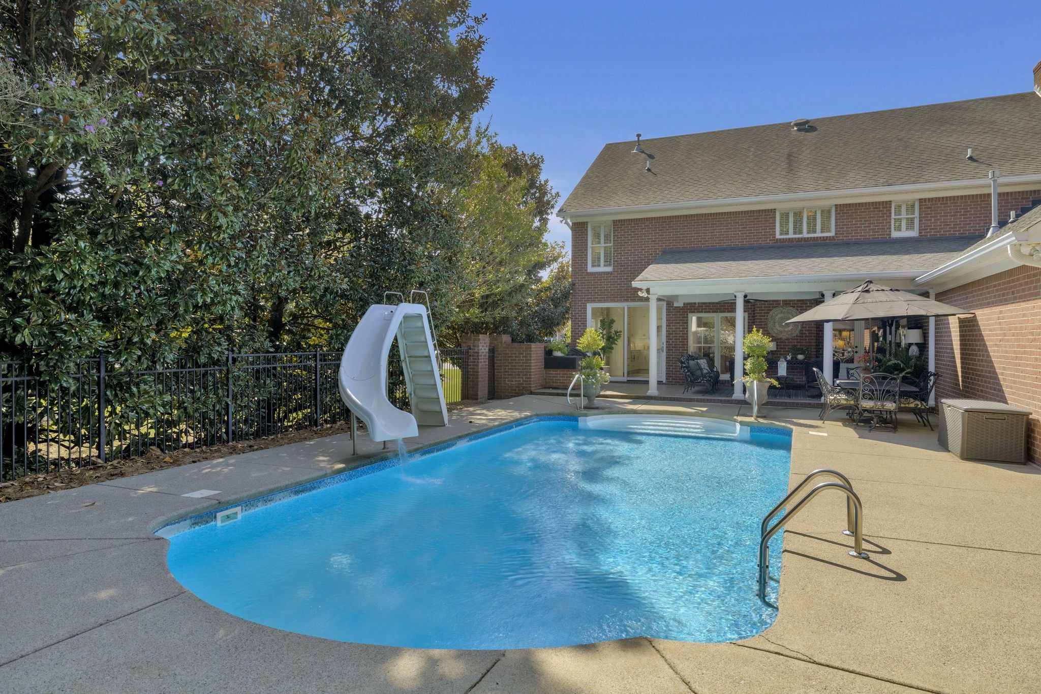 1606 Buckingham Dr