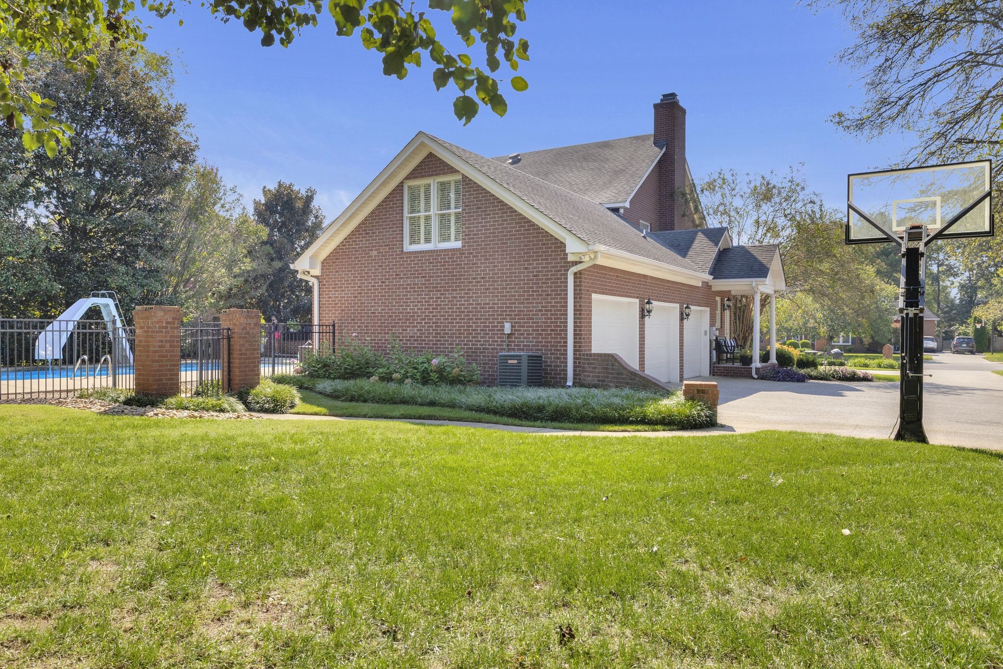 1606 Buckingham Dr