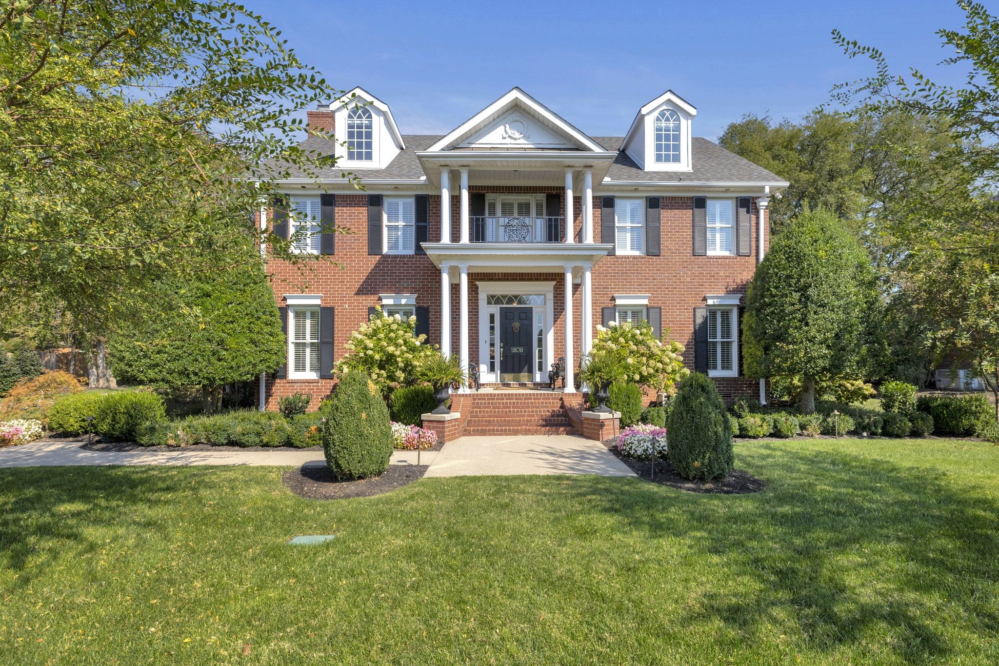 1606 Buckingham Dr