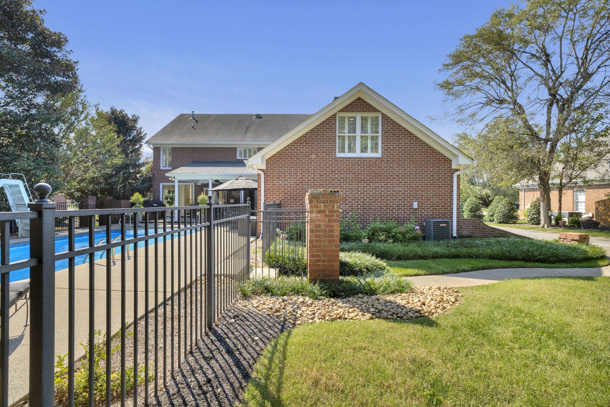 1606 Buckingham Dr