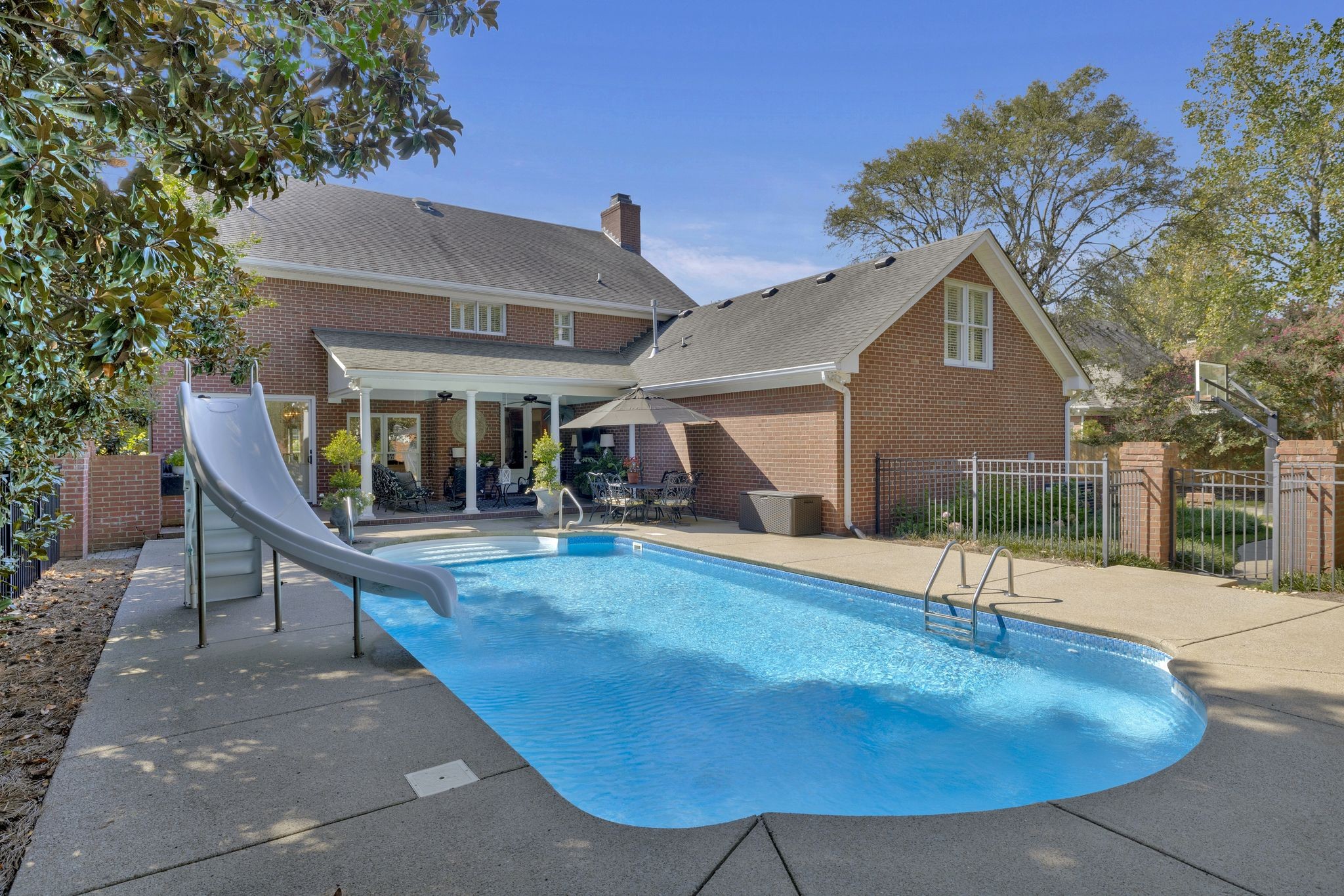 1606 Buckingham Dr
