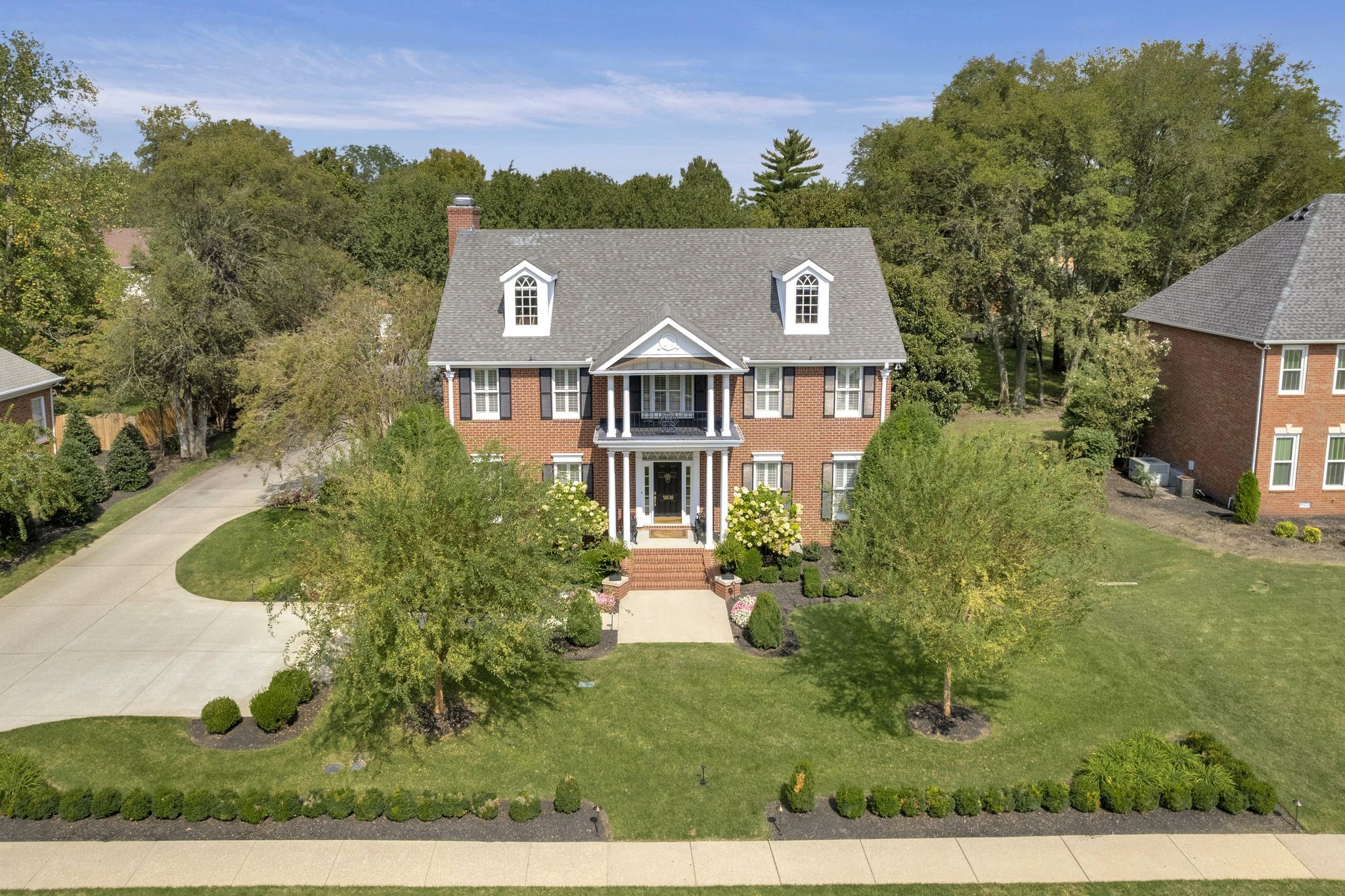 1606 Buckingham Dr
