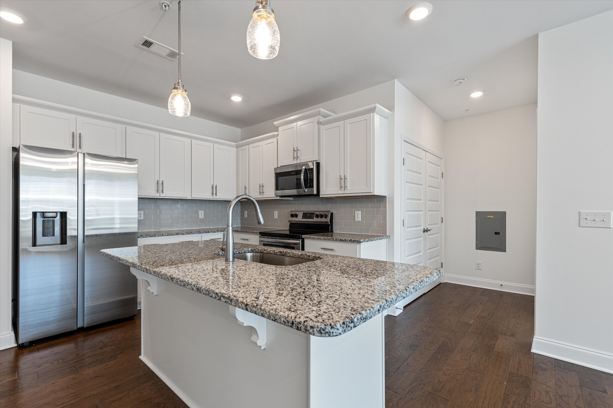 900 Vintage Green Ln Unit: 204