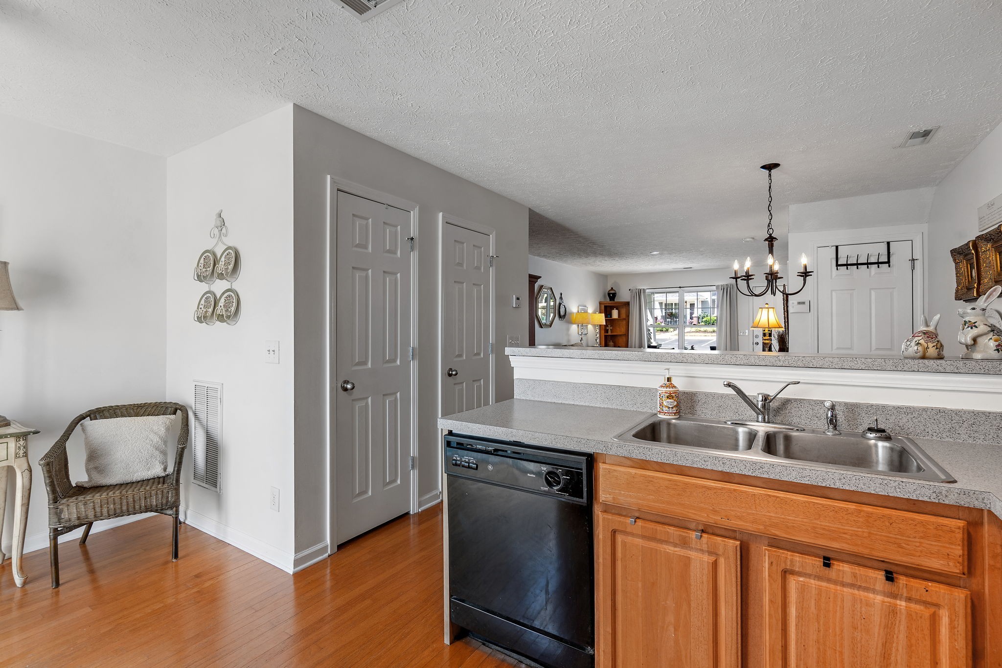 109 Shadow Glen Dr