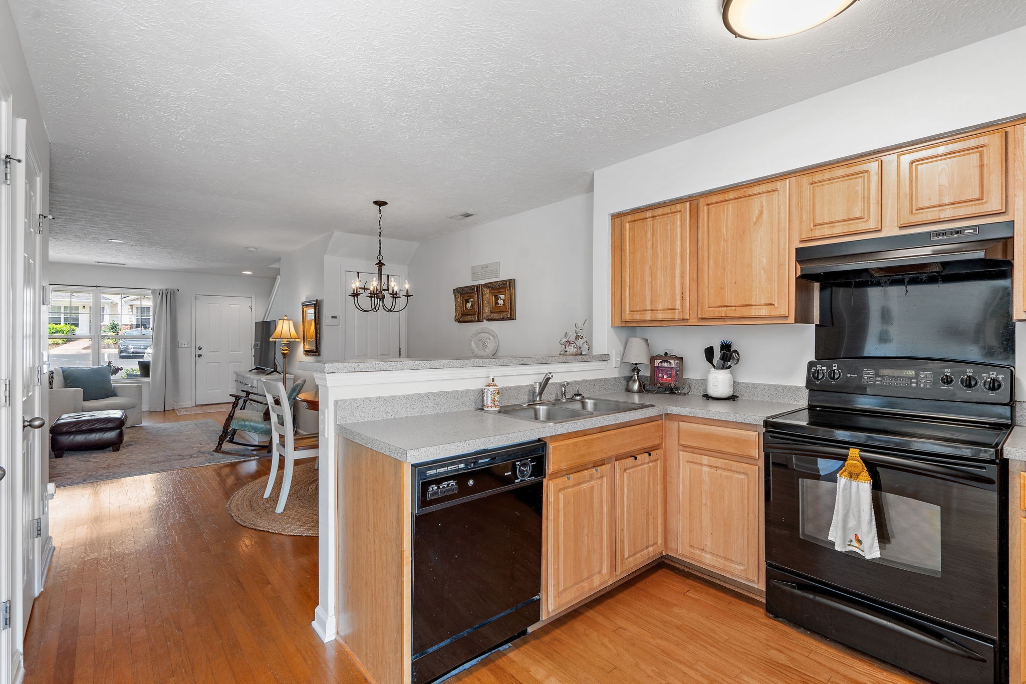 109 Shadow Glen Dr