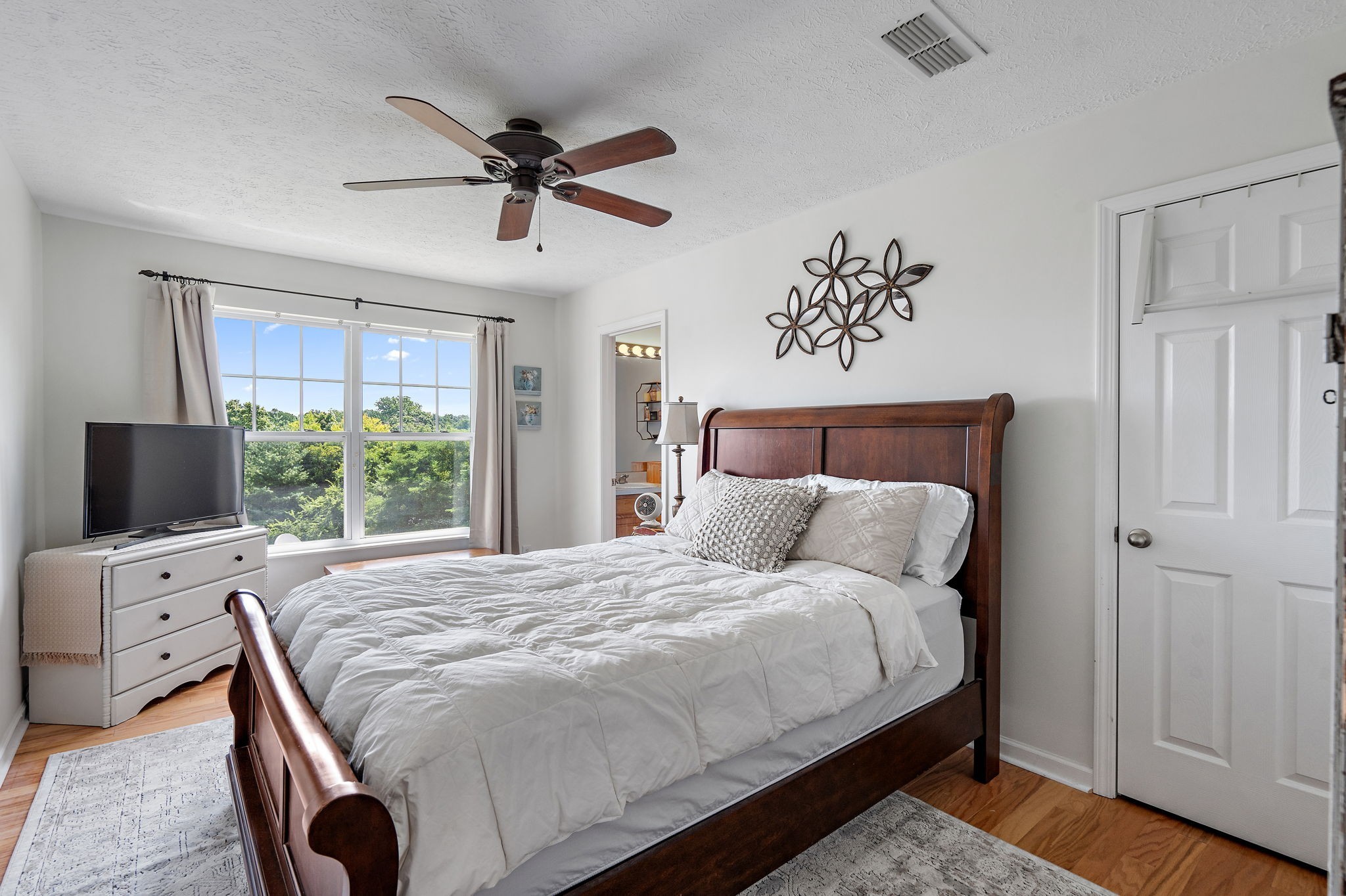 109 Shadow Glen Dr