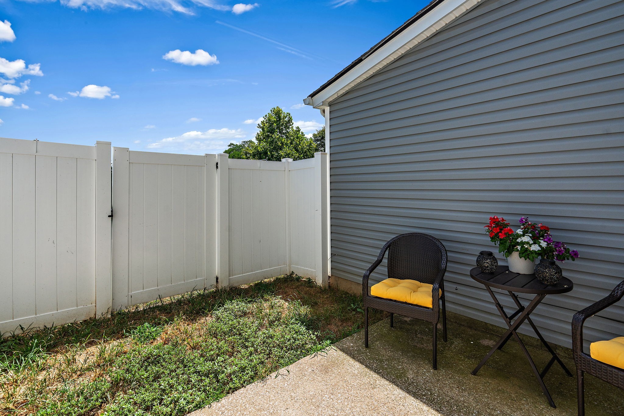 109 Shadow Glen Dr