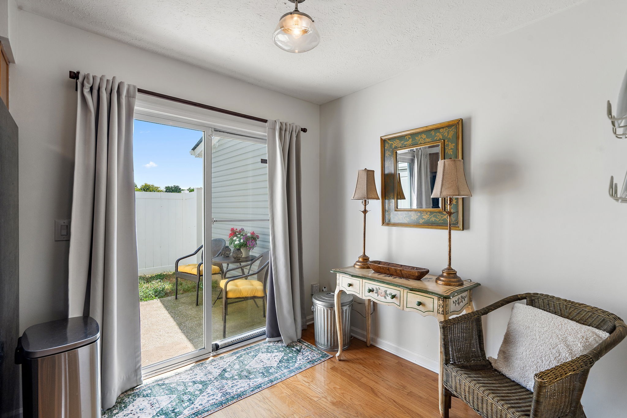 109 Shadow Glen Dr
