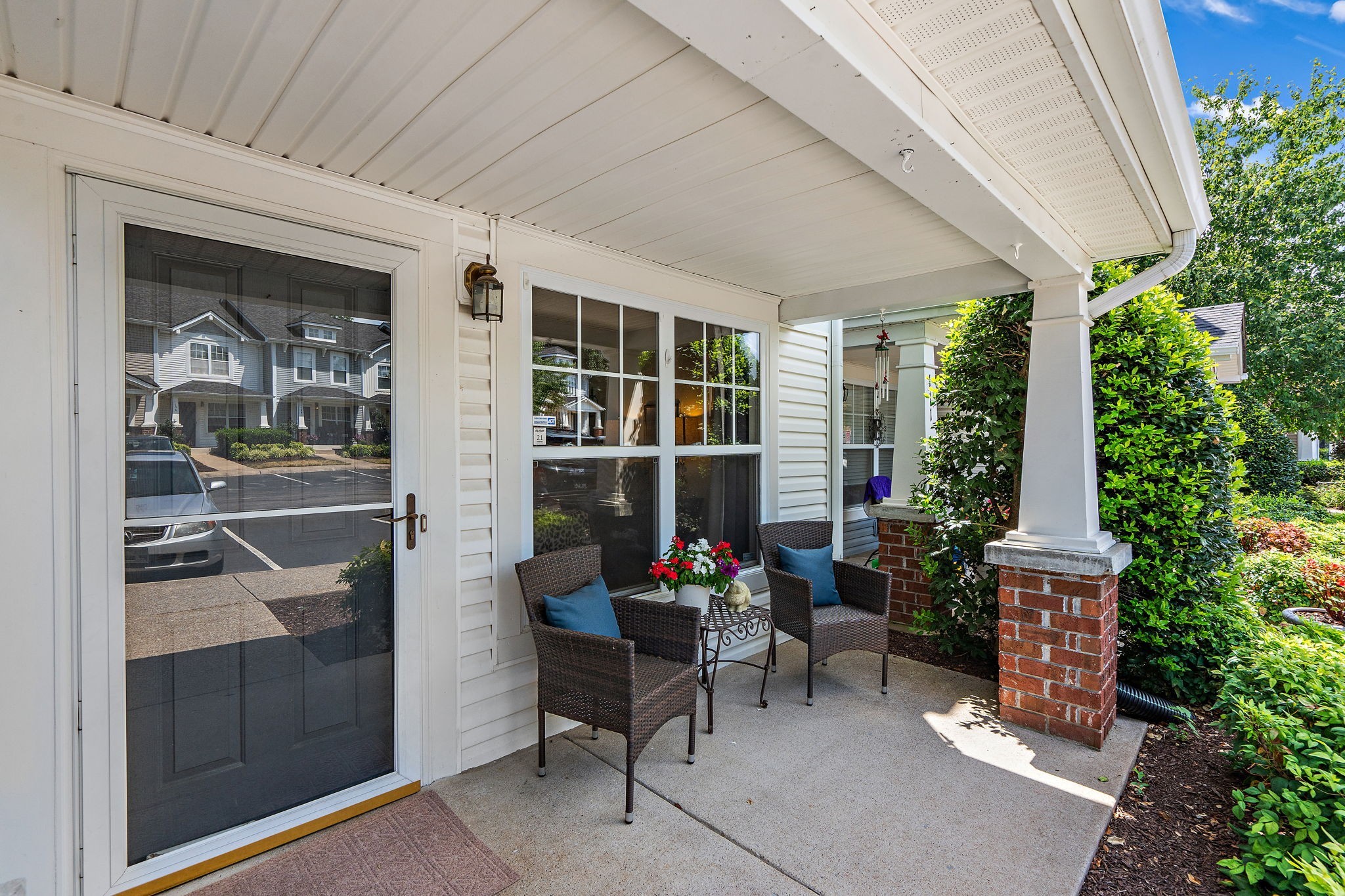 109 Shadow Glen Dr