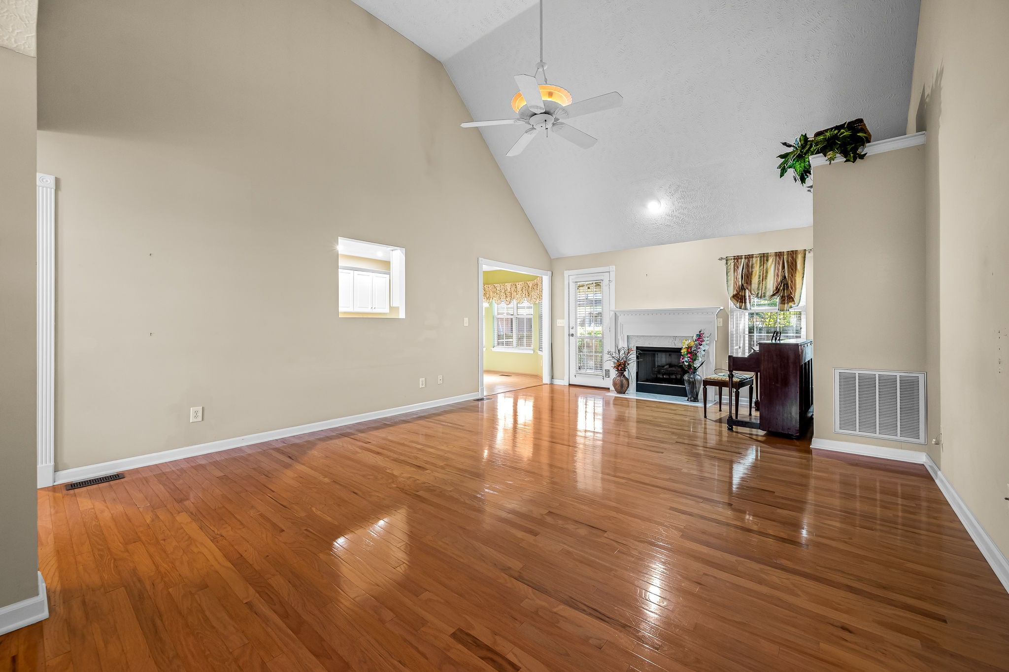 2708 Comer Dr