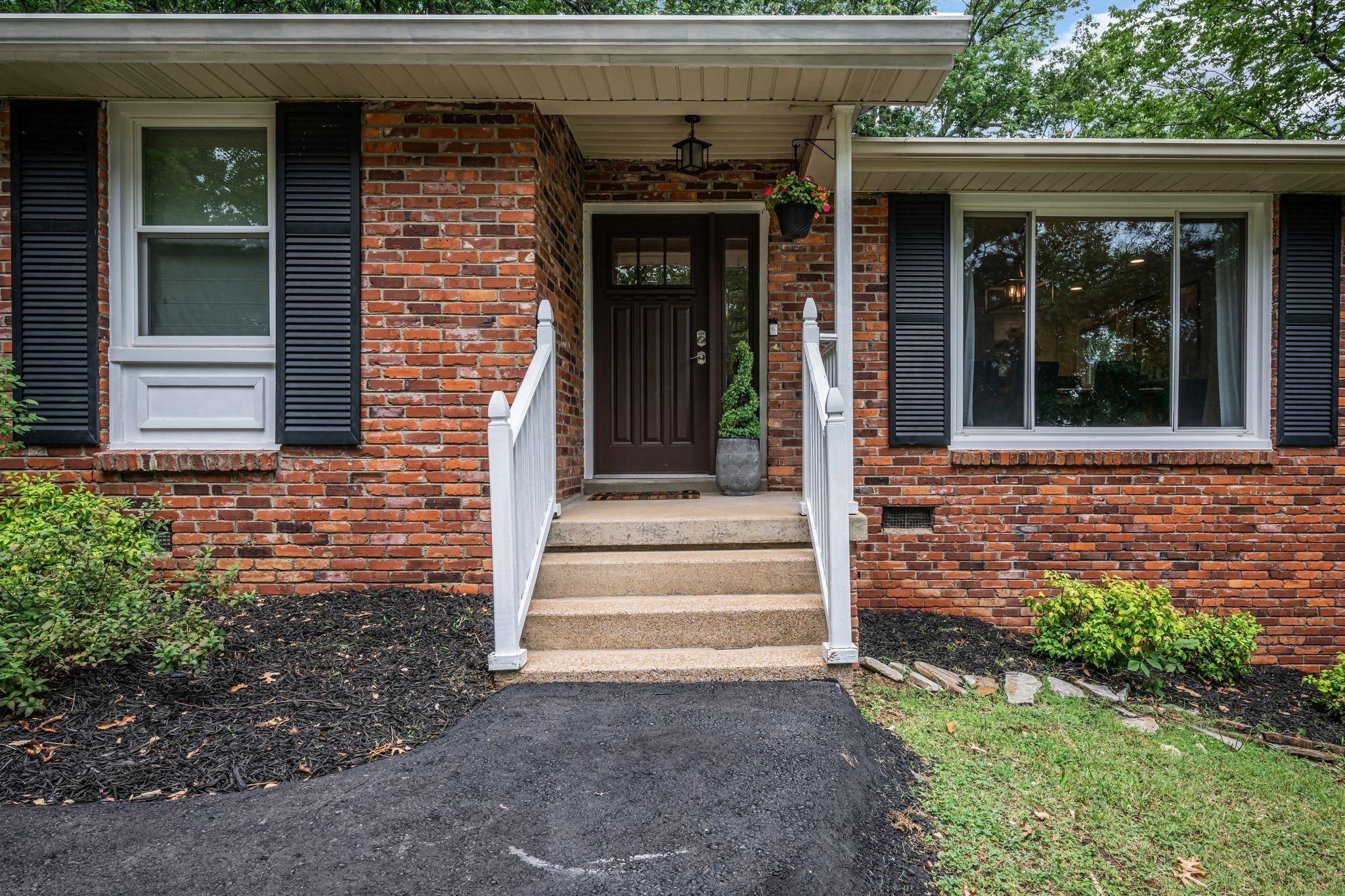 818 Redwood Dr