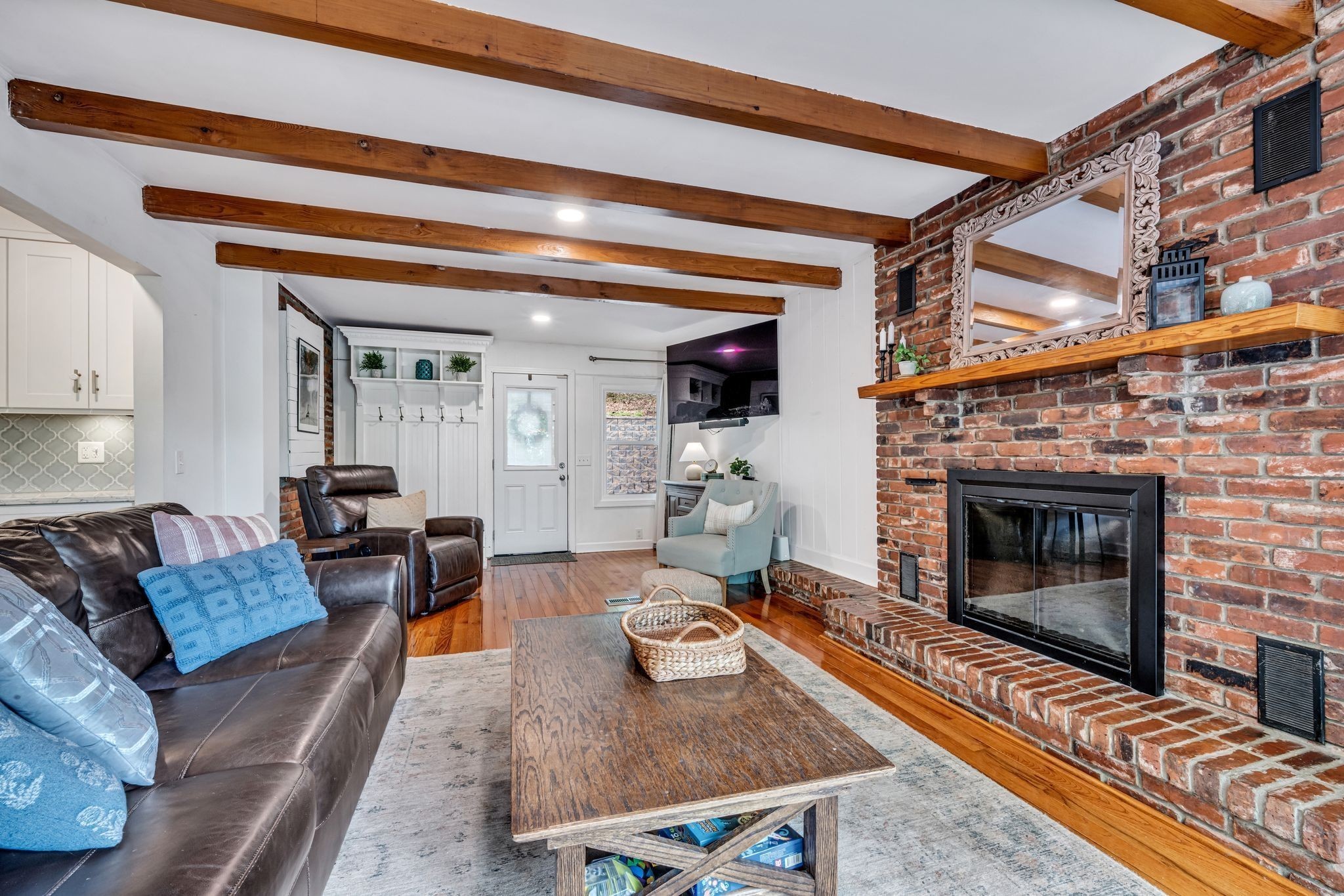 818 Redwood Dr