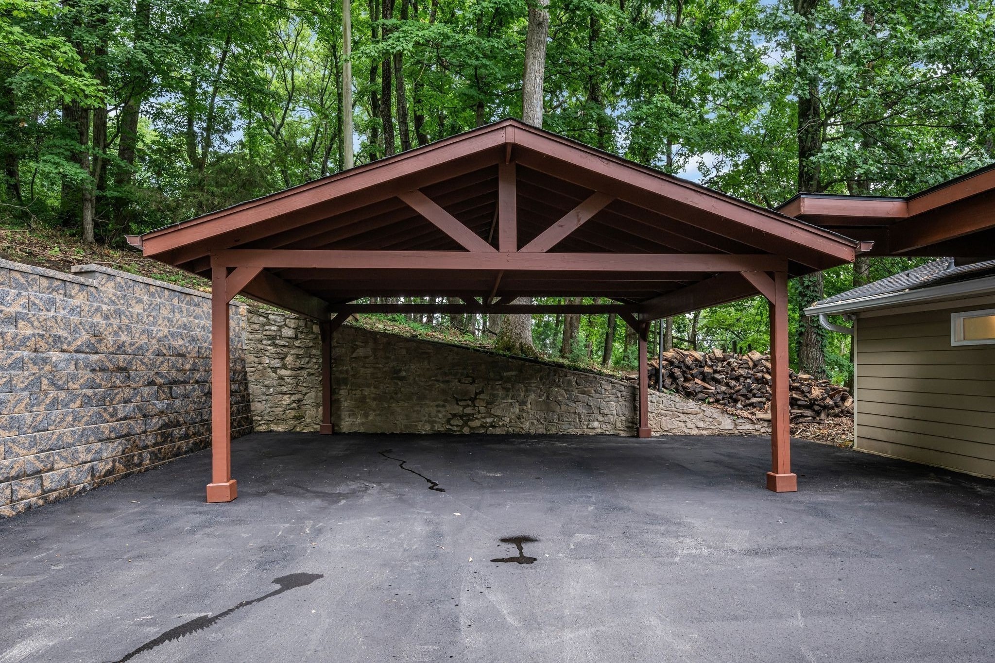 818 Redwood Dr