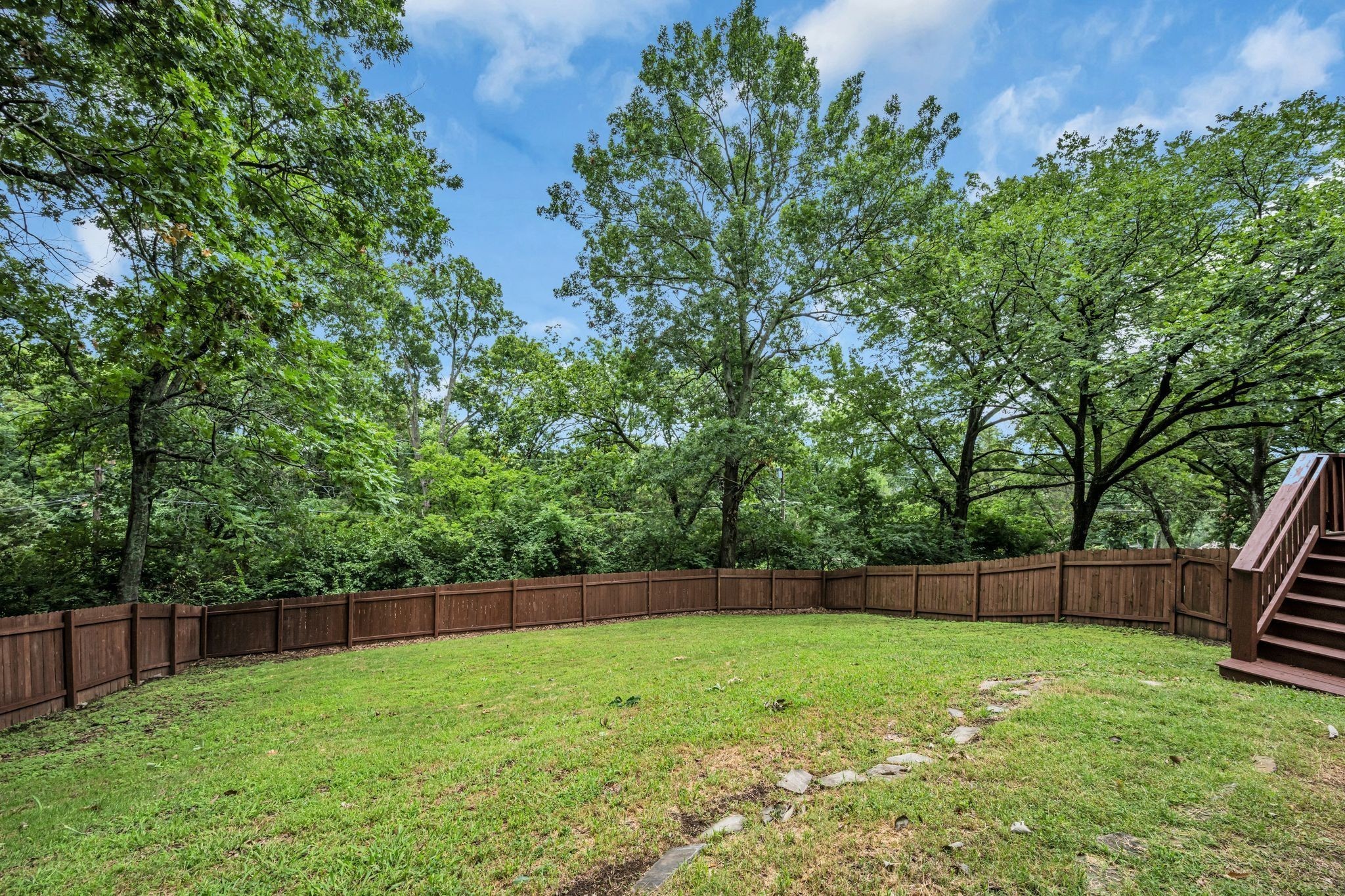818 Redwood Dr