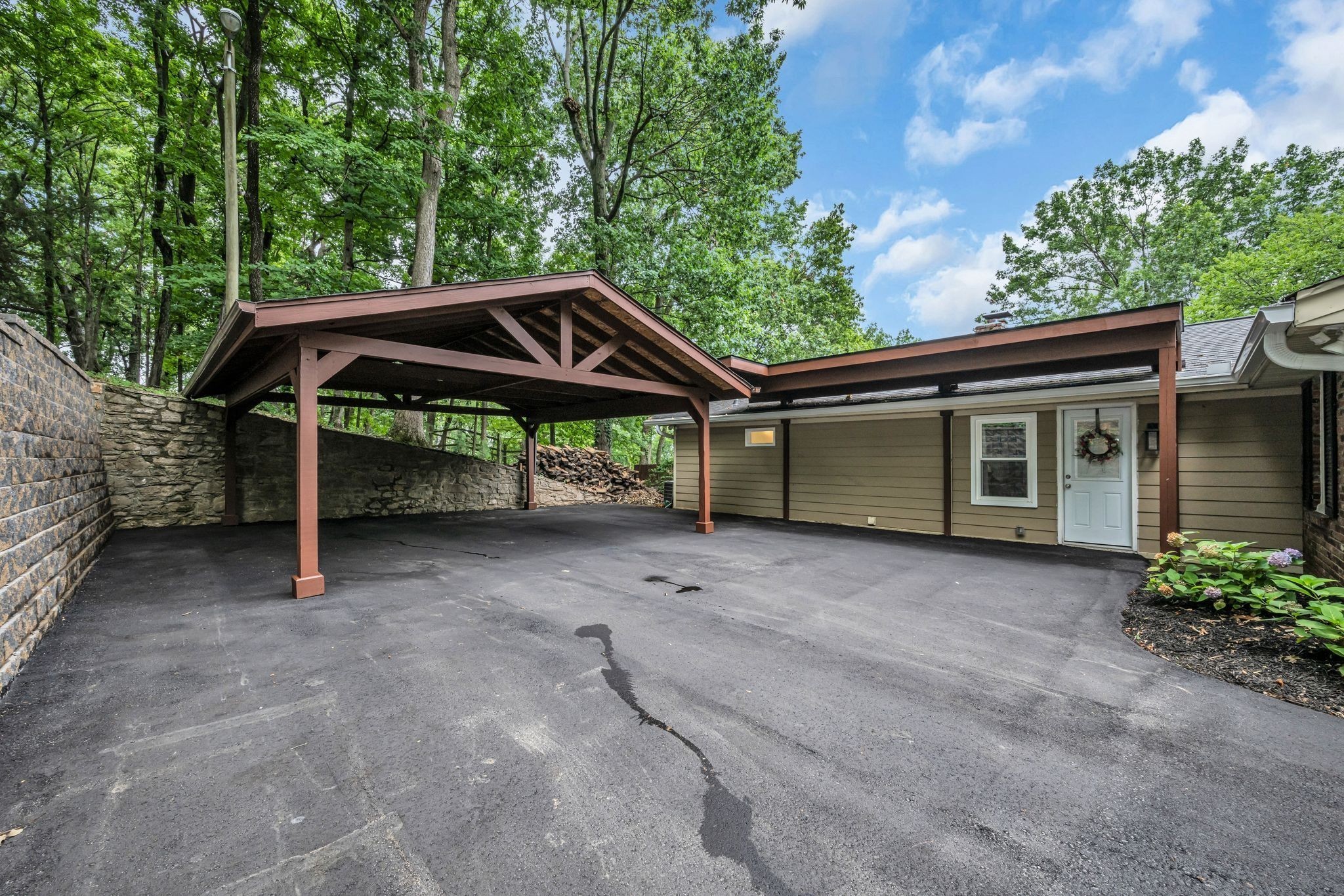 818 Redwood Dr