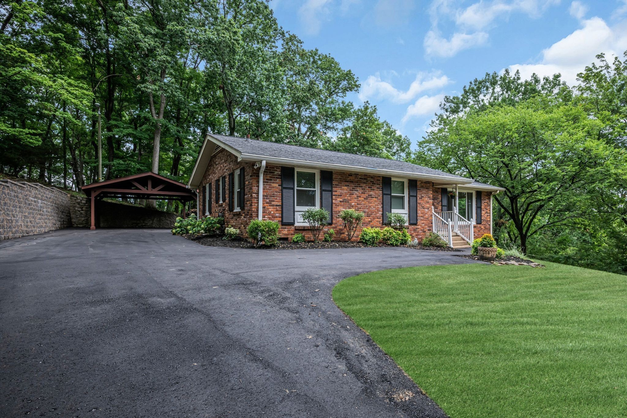 818 Redwood Dr