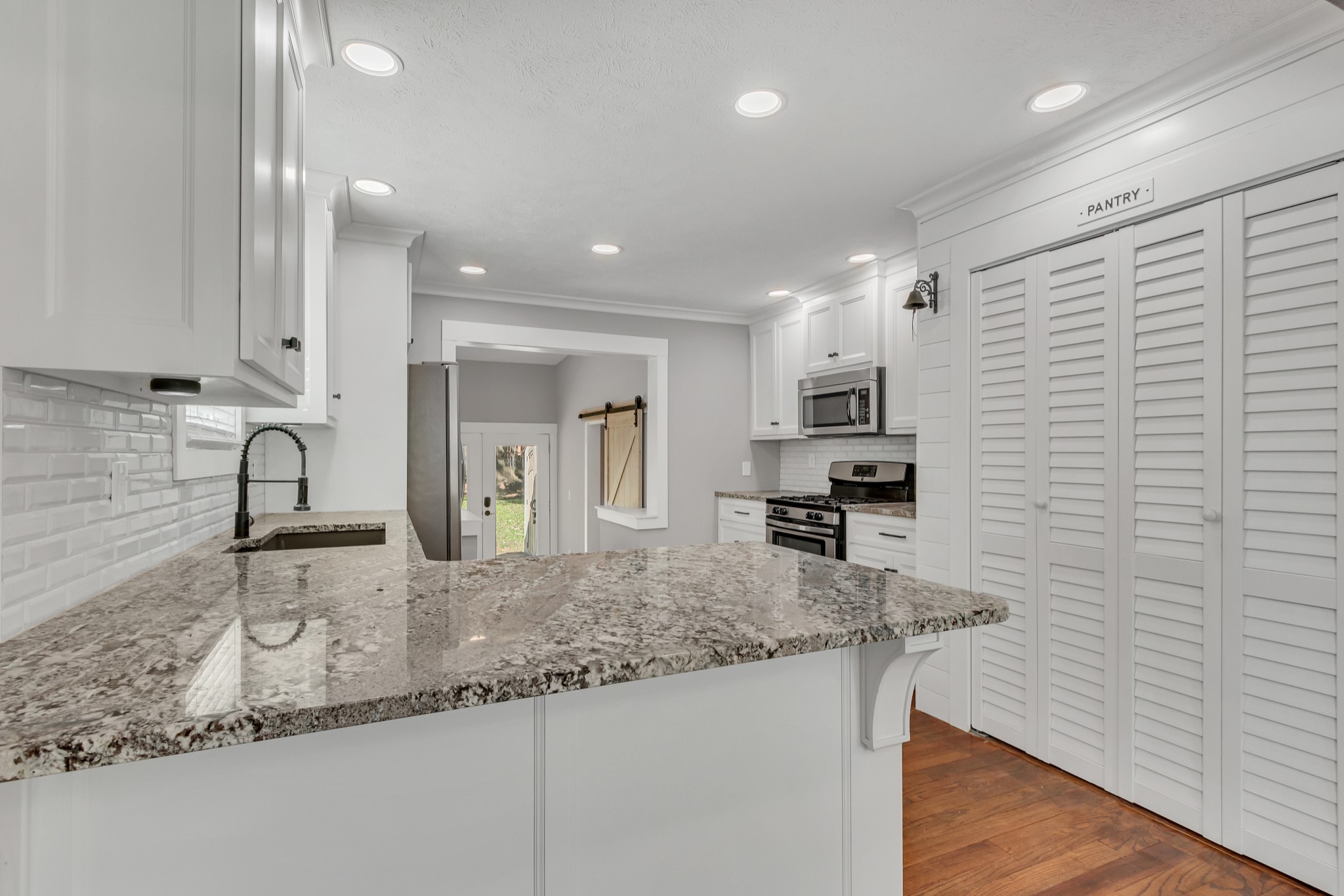 1906 Paul Dr
