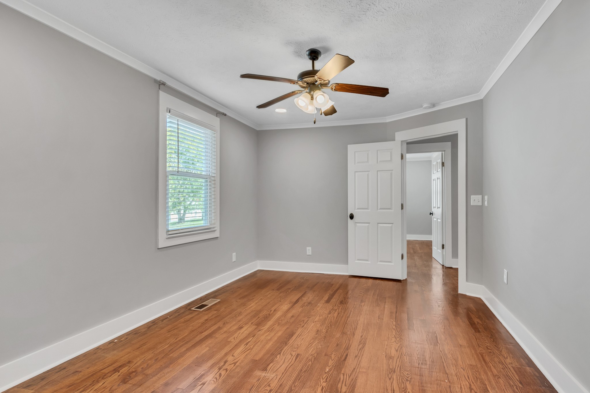 1906 Paul Dr