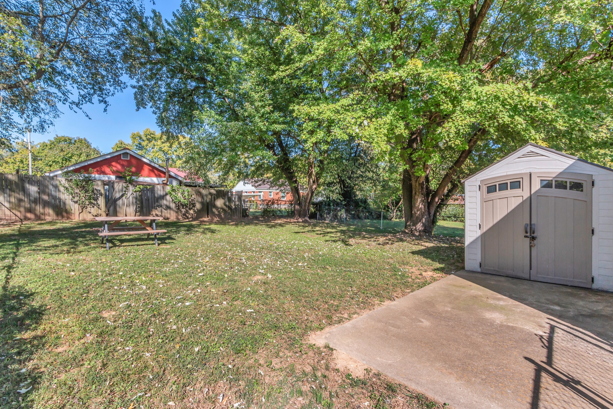 1906 Paul Dr