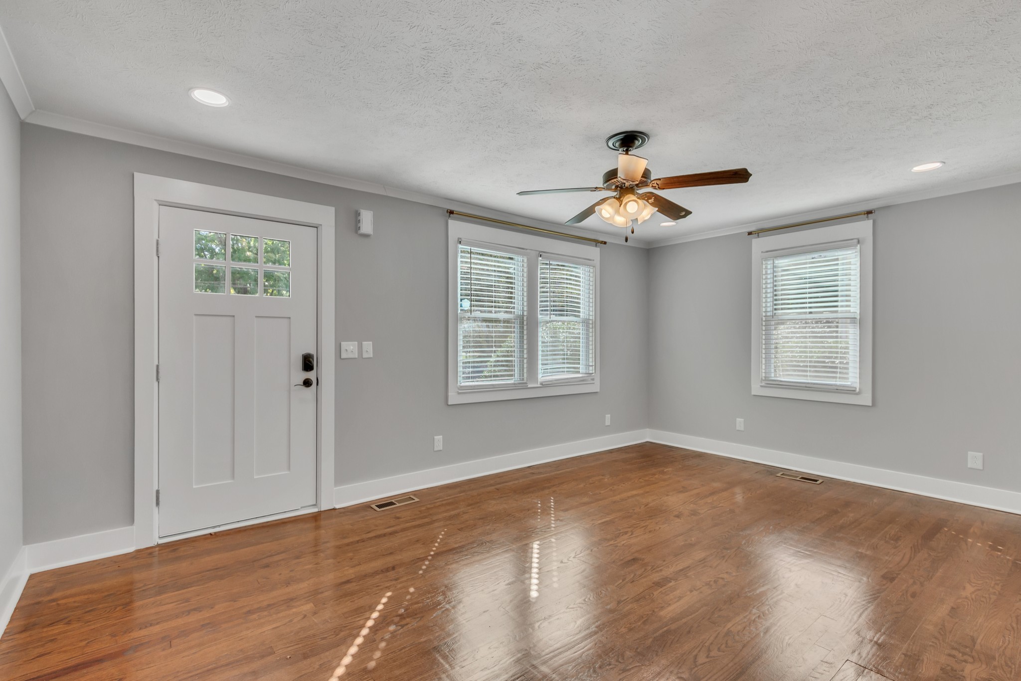 1906 Paul Dr