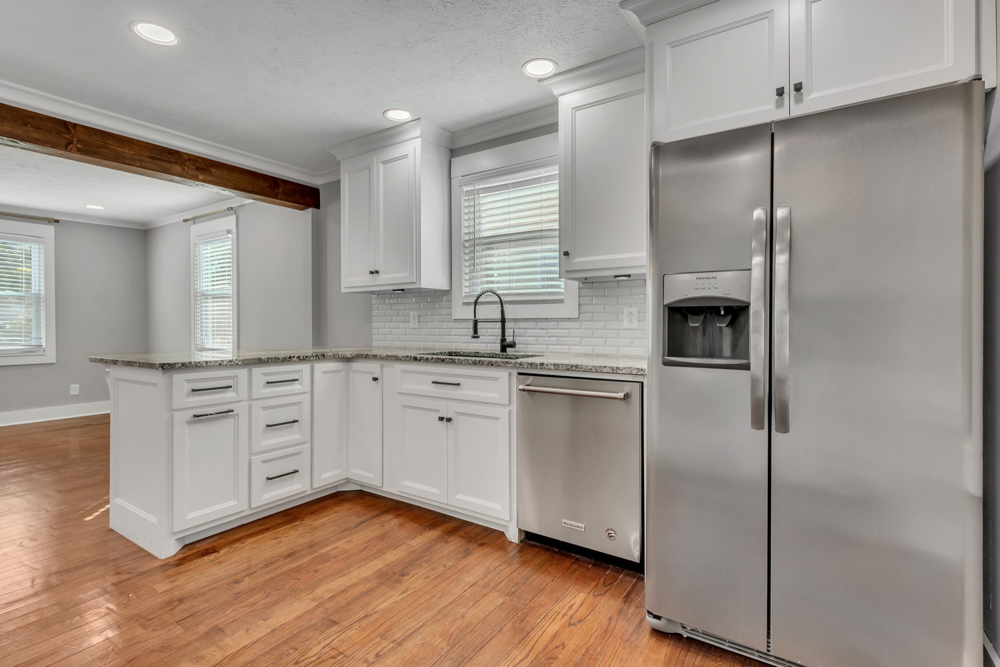 1906 Paul Dr