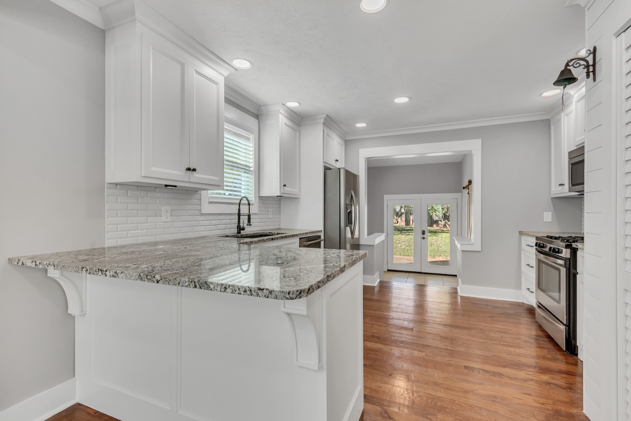 1906 Paul Dr