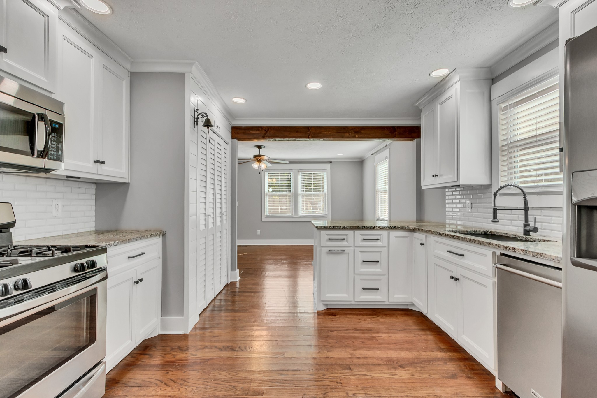1906 Paul Dr