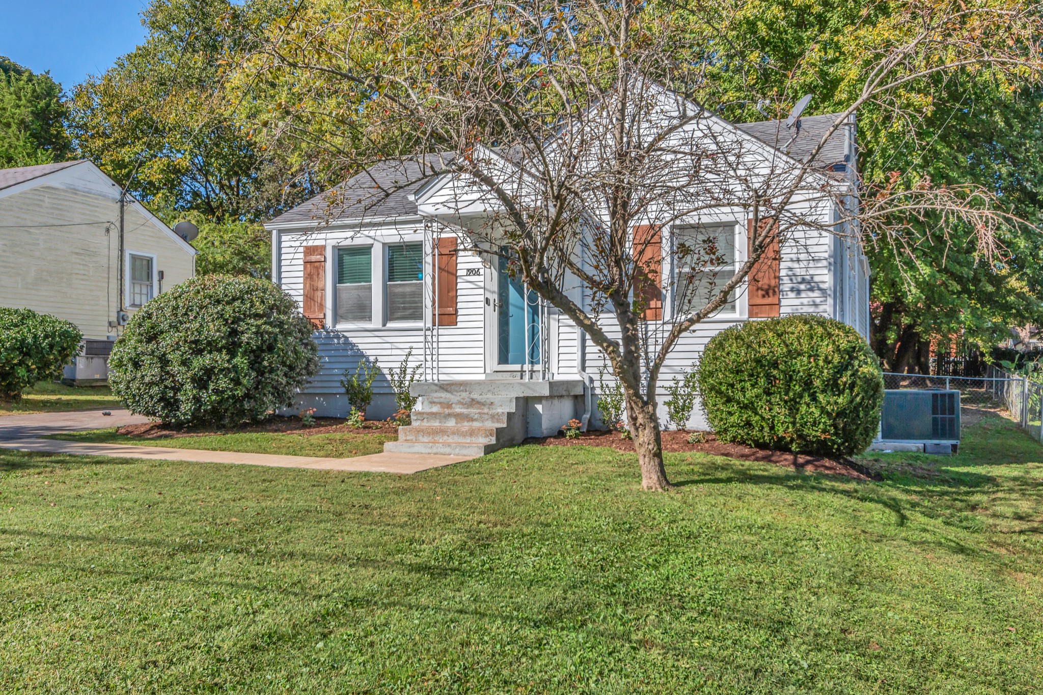1906 Paul Dr