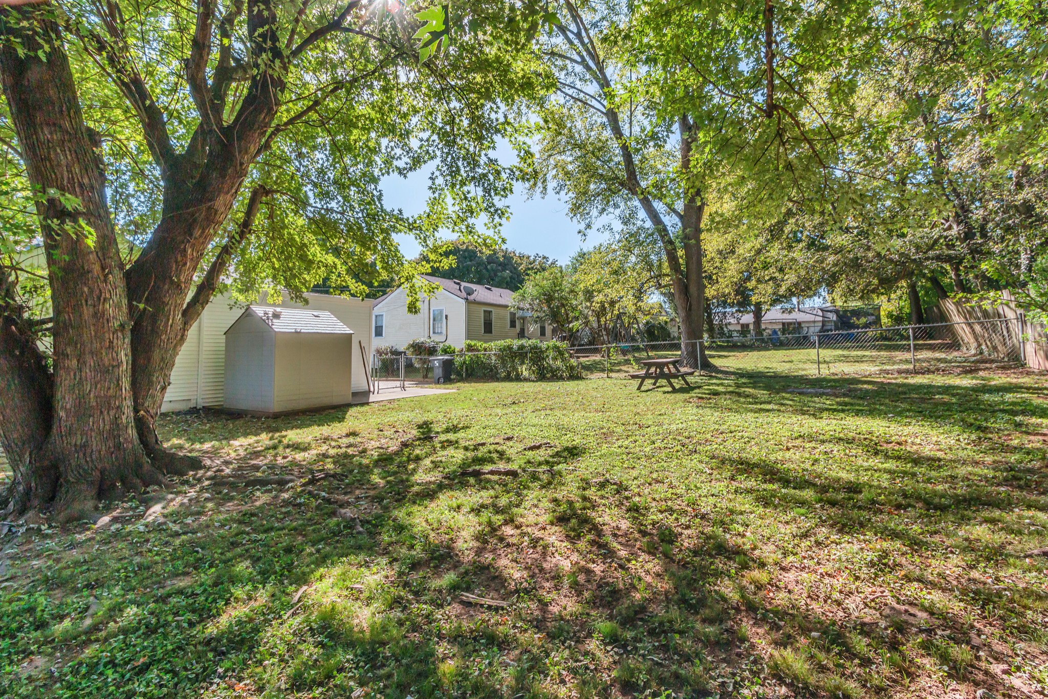 1906 Paul Dr