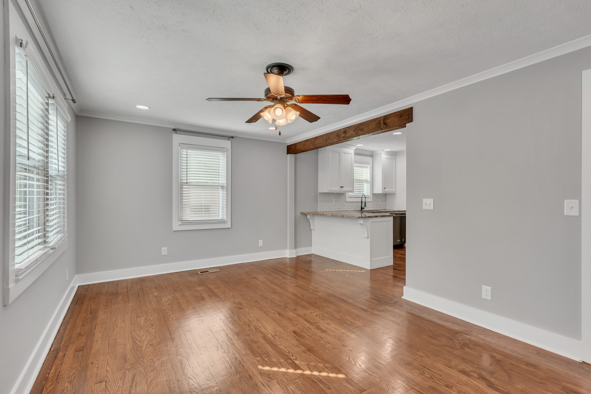 1906 Paul Dr