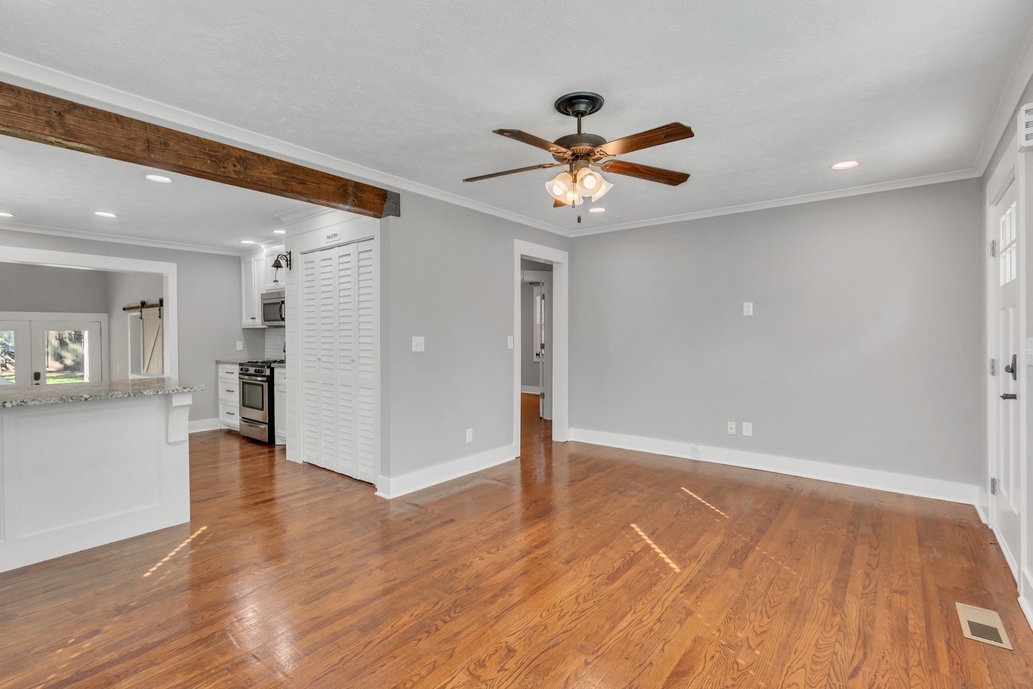1906 Paul Dr