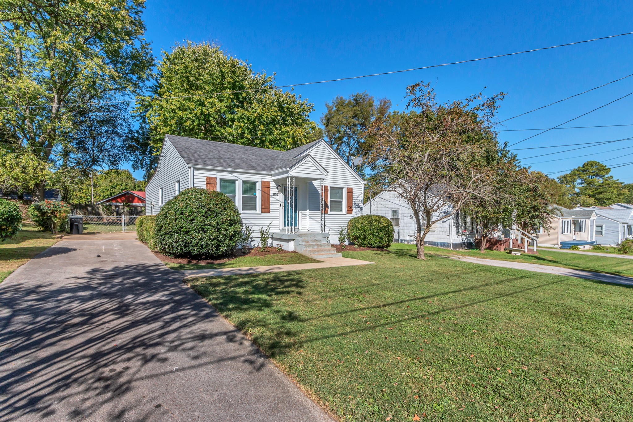1906 Paul Dr