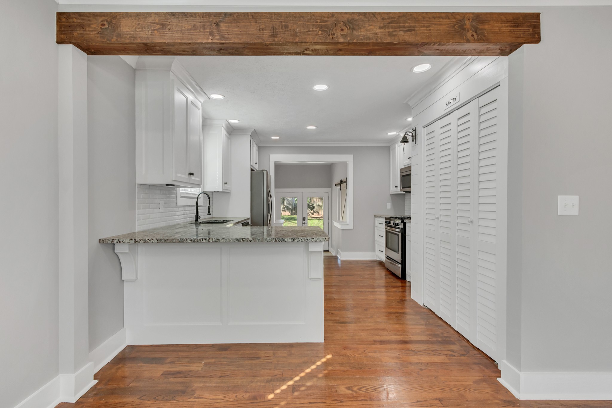 1906 Paul Dr