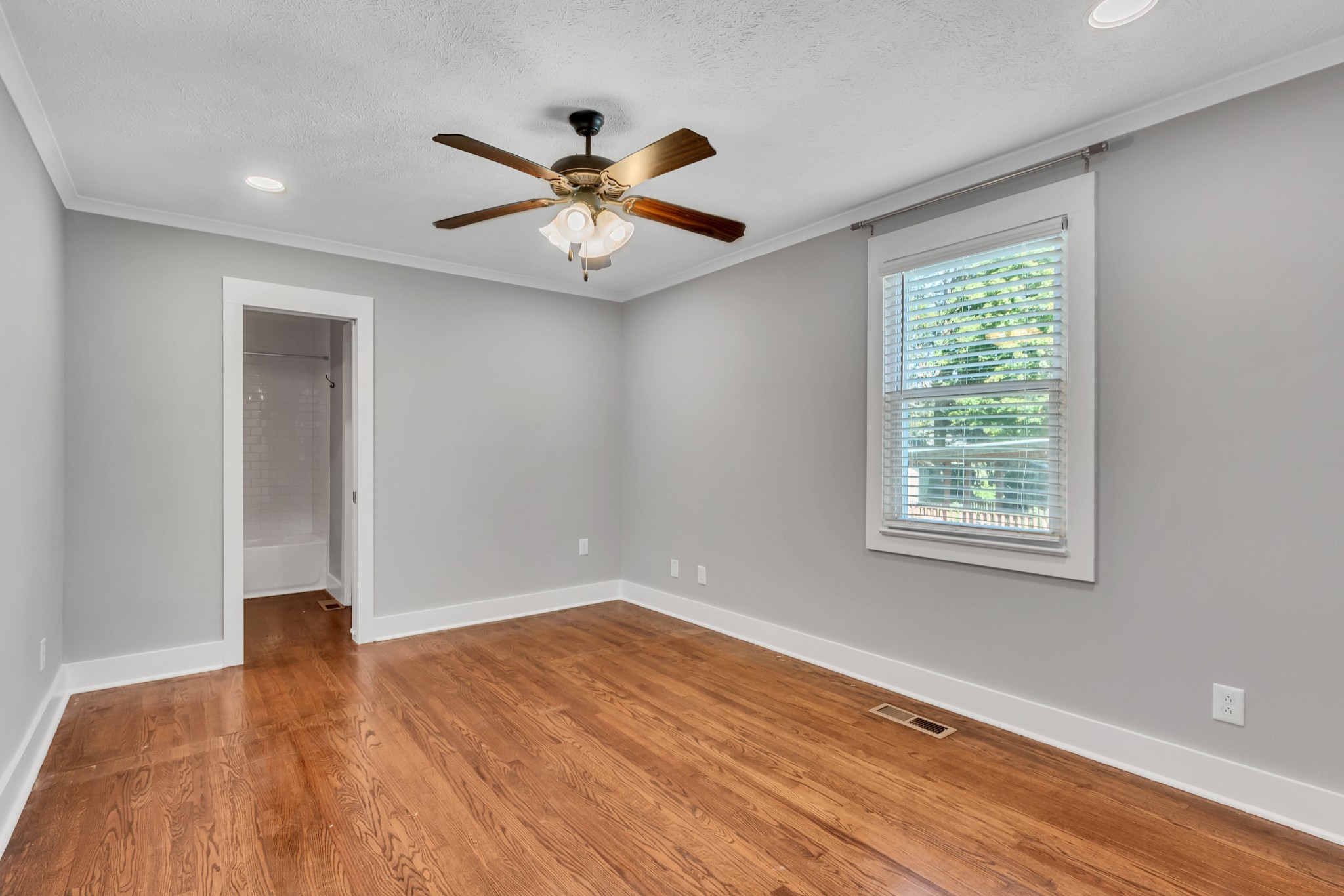 1906 Paul Dr