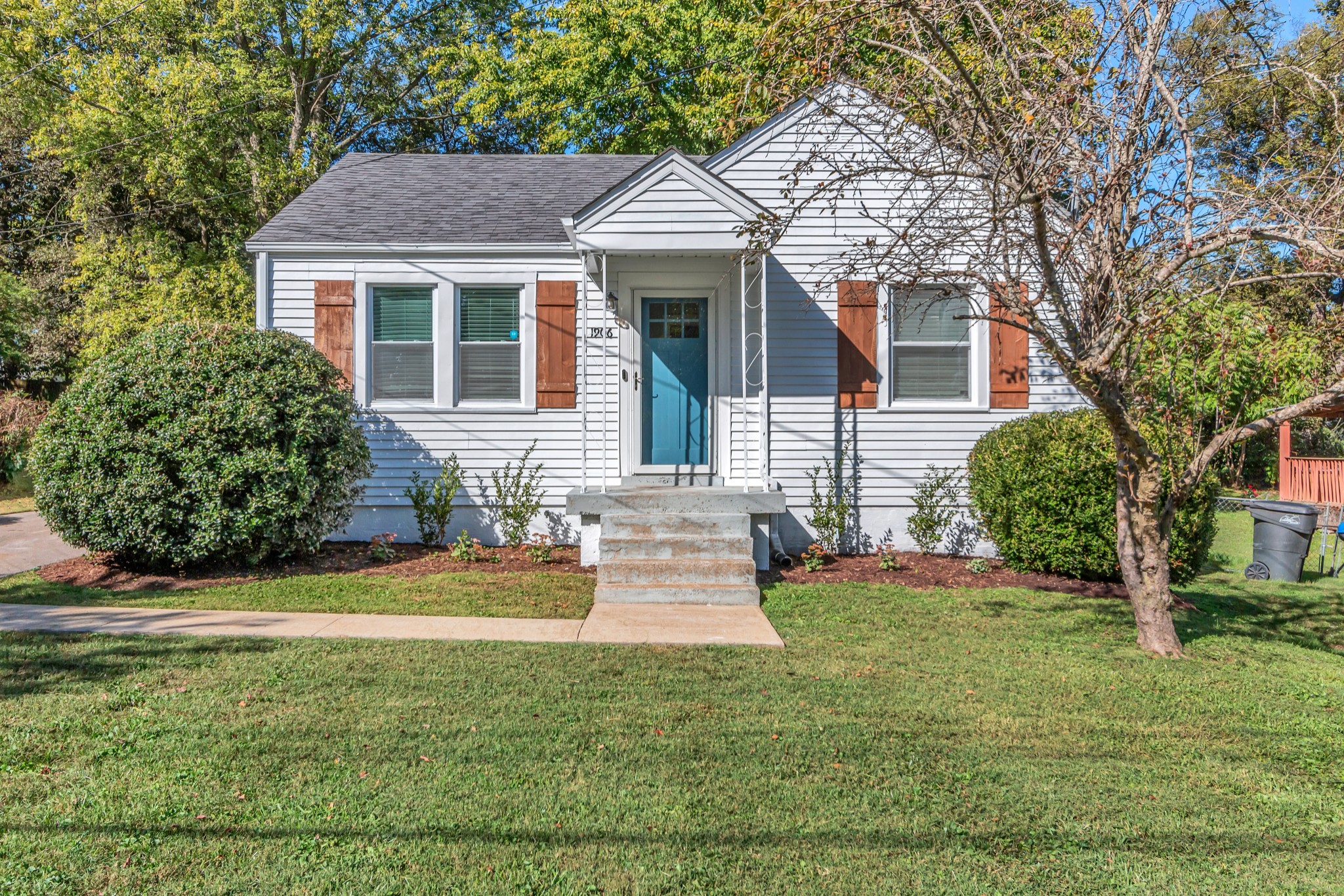 1906 Paul Dr