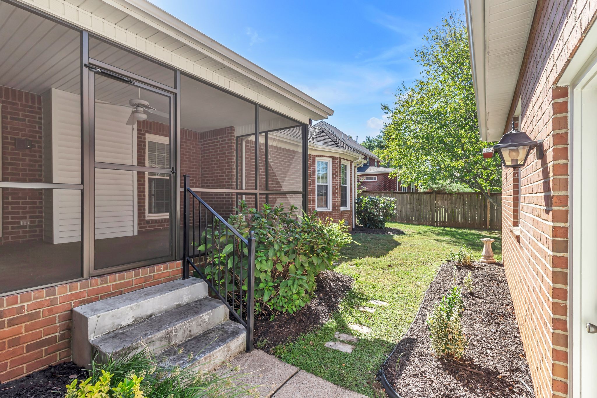 2911 Chaucer Dr