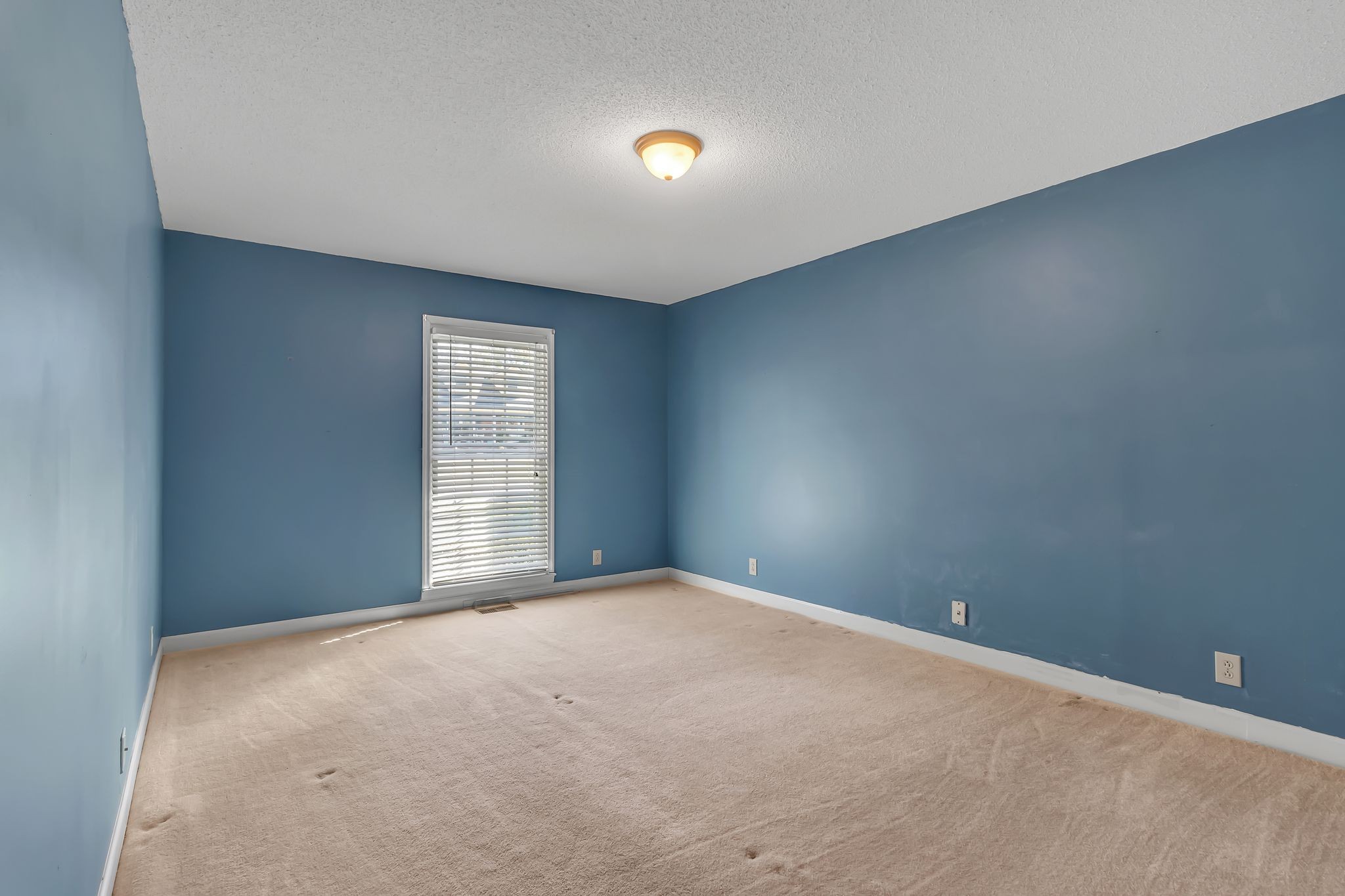 2911 Chaucer Dr