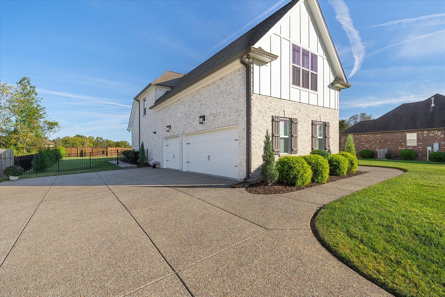 227 Amana Dr