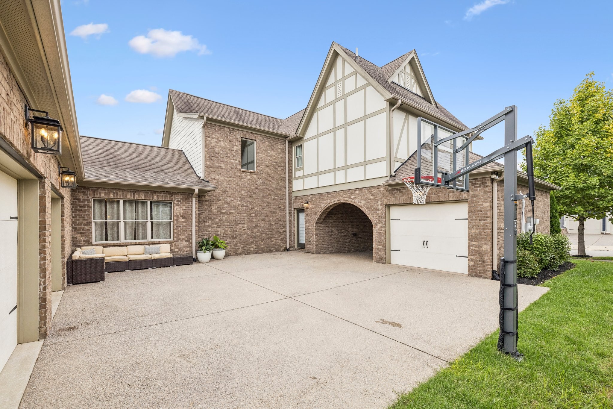820 Fontwell Ln