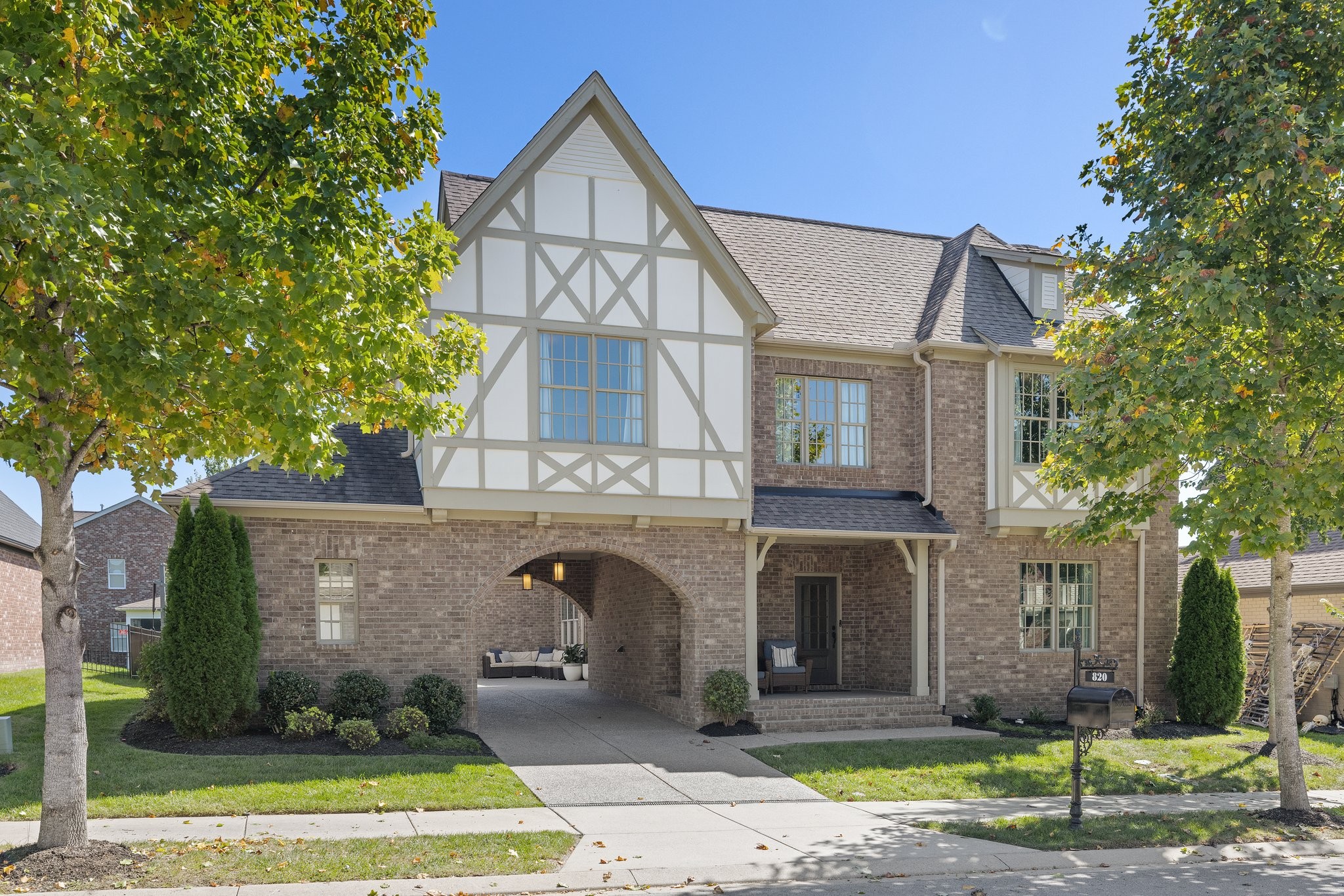 820 Fontwell Ln
