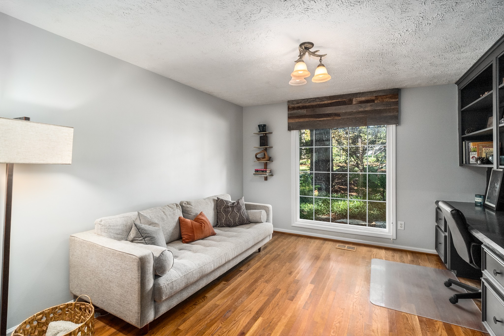 303 Woodlands Dr
