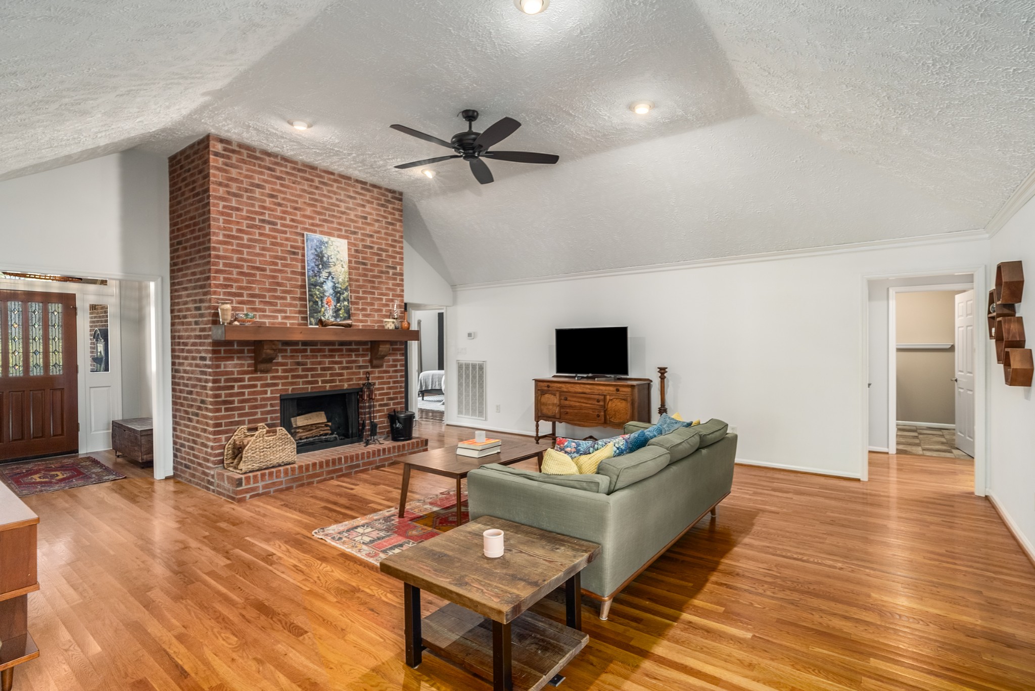 303 Woodlands Dr