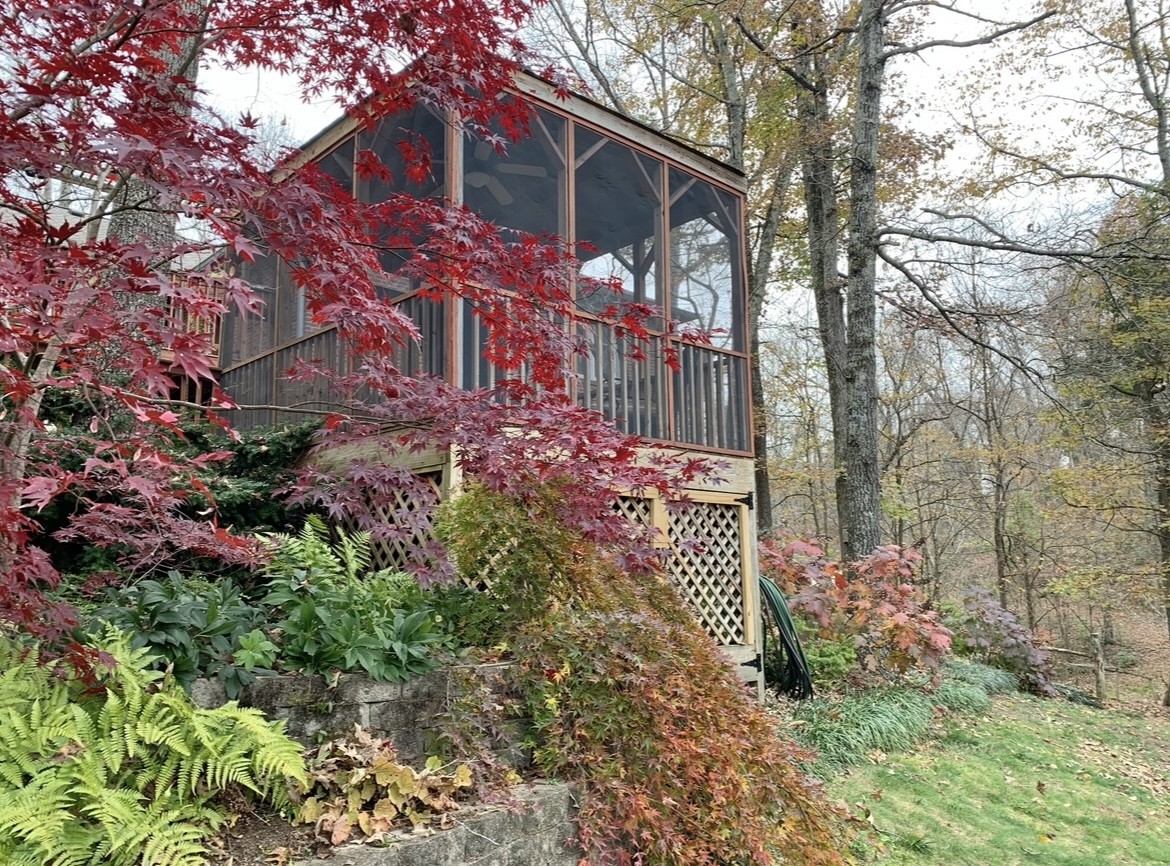 303 Woodlands Dr