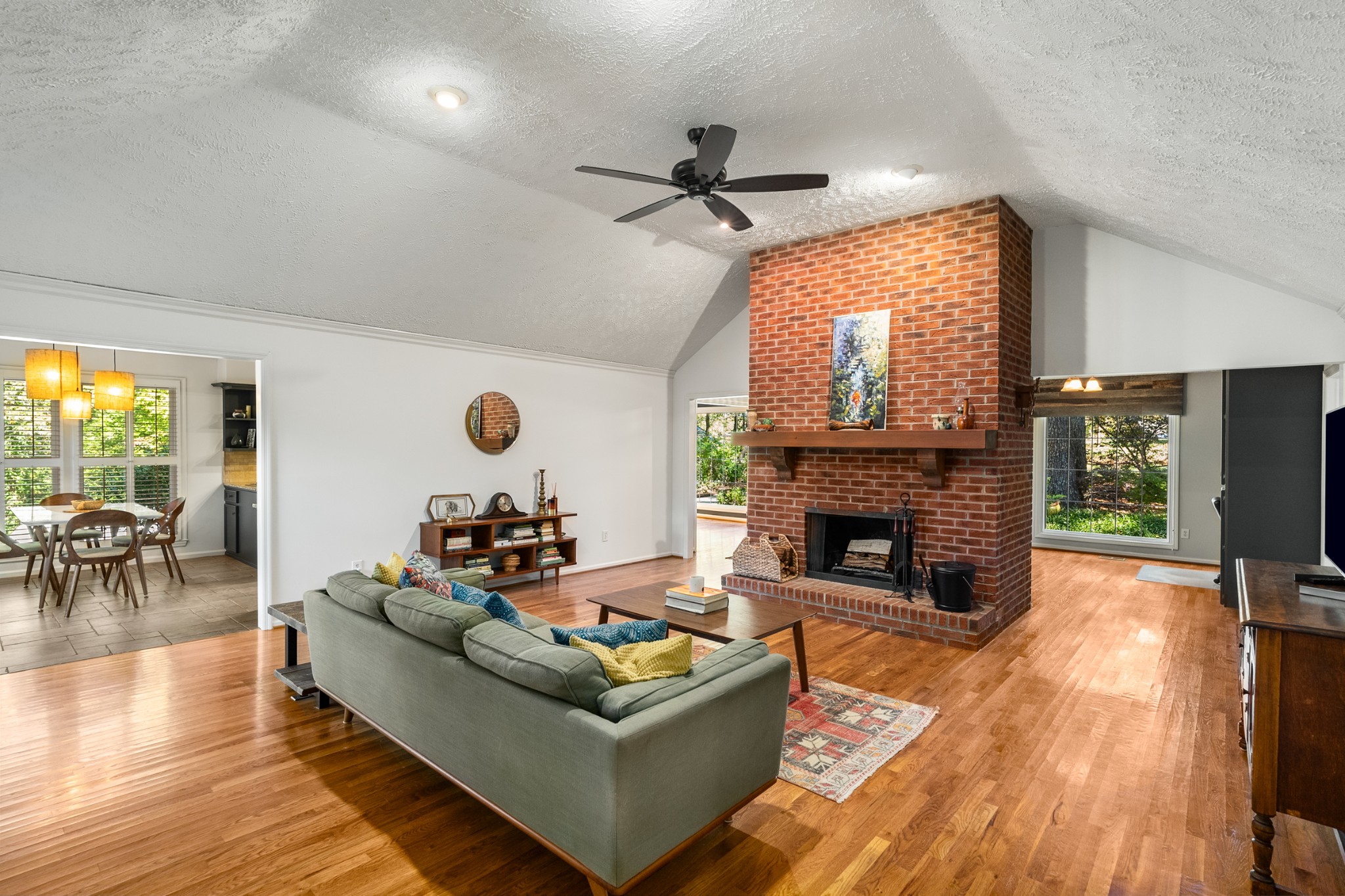 303 Woodlands Dr