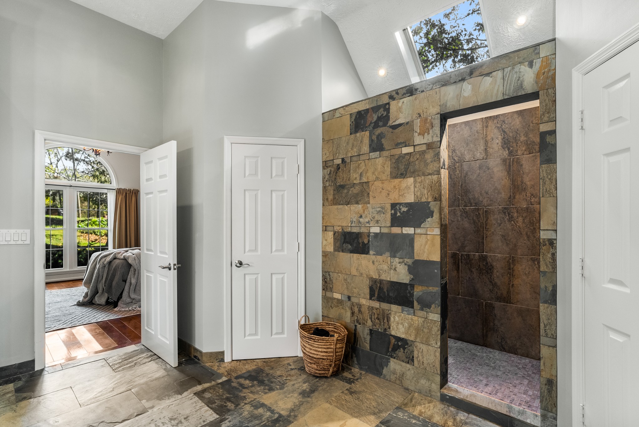 303 Woodlands Dr