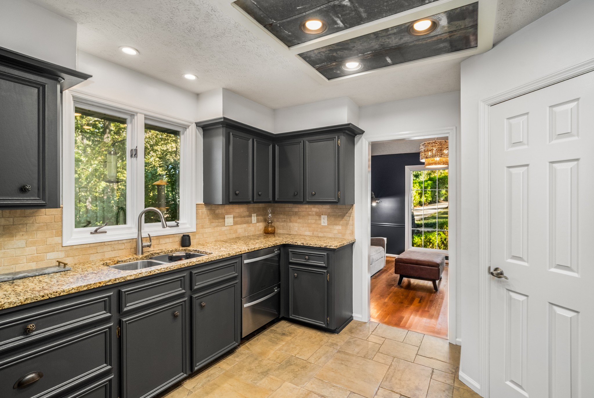 303 Woodlands Dr