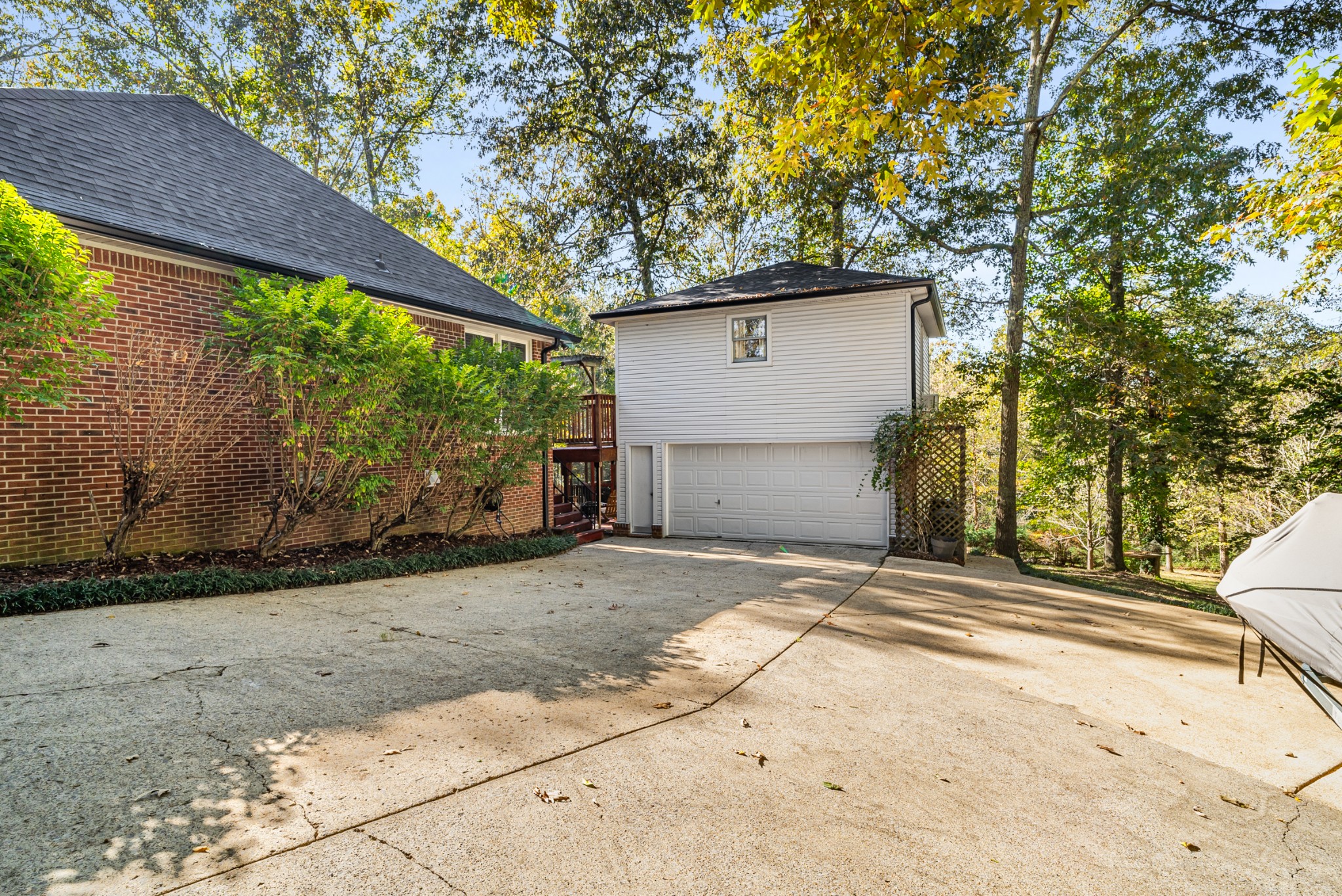 303 Woodlands Dr