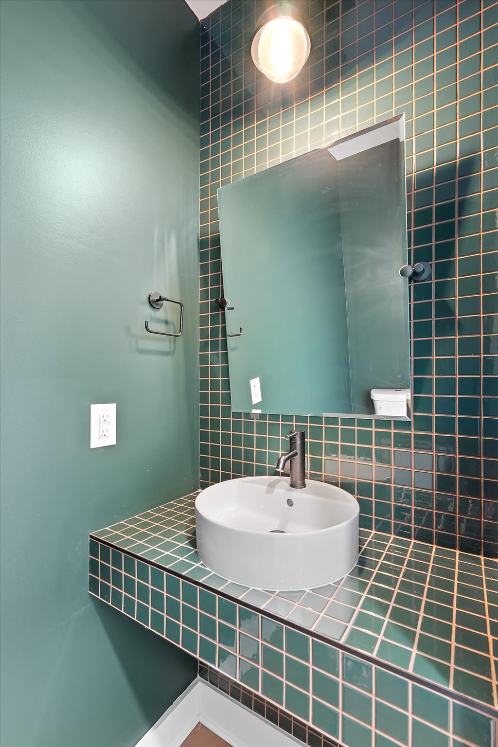 2341 Monticello Dr