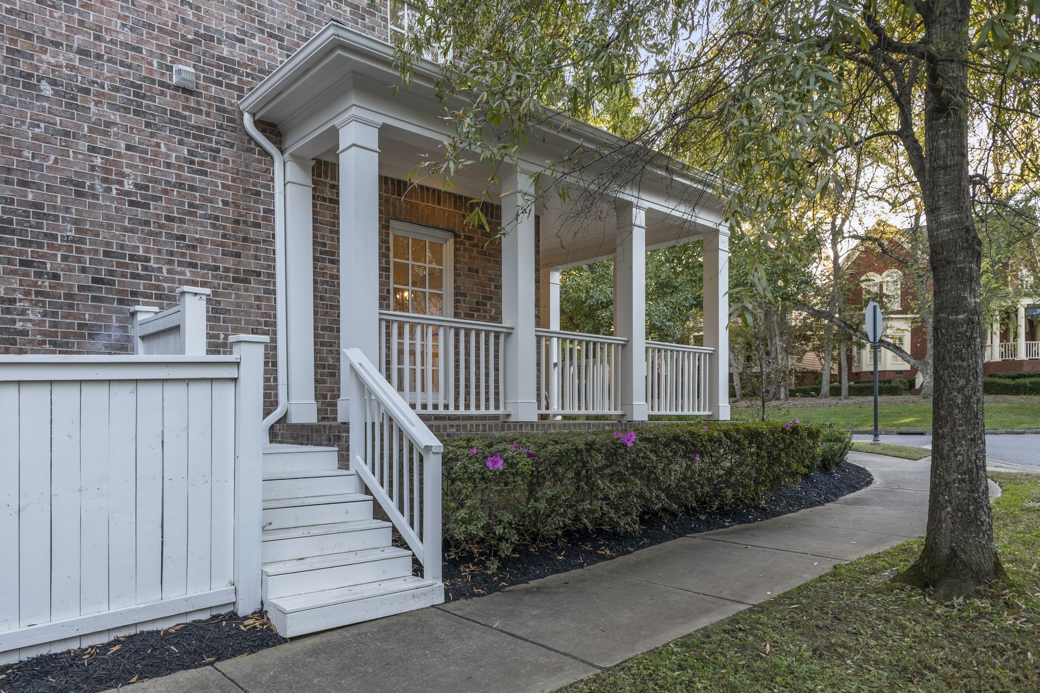 300 Starling Ln