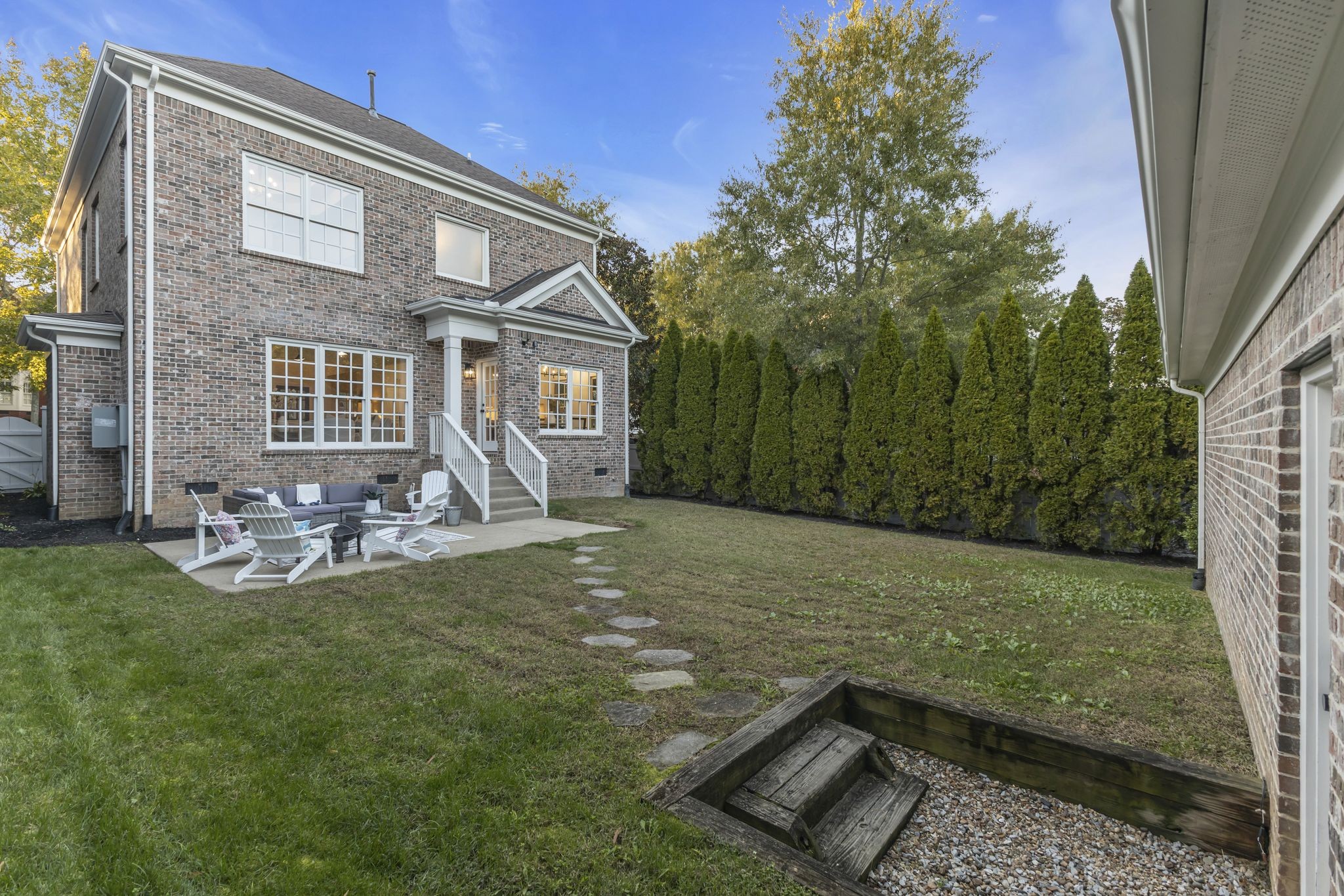 300 Starling Ln